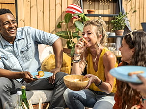 Människor på uteplats