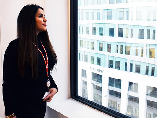 Elmira blickar ut över Hyllie