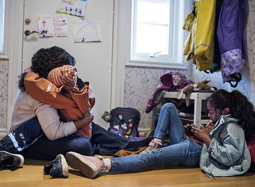 barn klär på sig ytterkläder