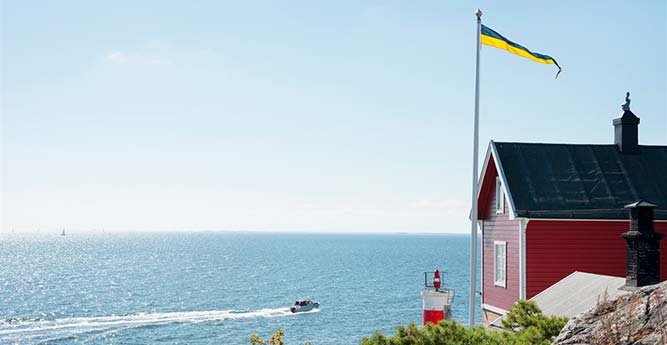 Hyrd sommarstuga med ägd båt